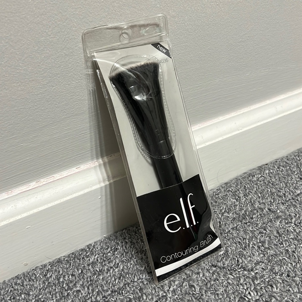 NWT ELF Contouring Makeup Brush